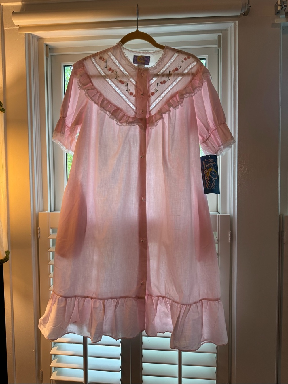 Dead stock NWT 80’s/90’s Moon Dance Short-sleeved button-up nightgown/duster.